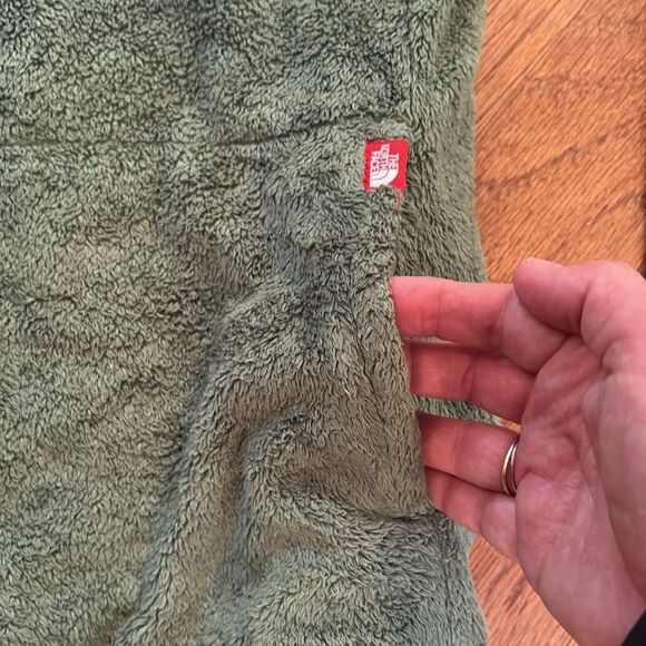 The North Face green fleece size Large - very soft pocket on the front - Picture 2 of 10